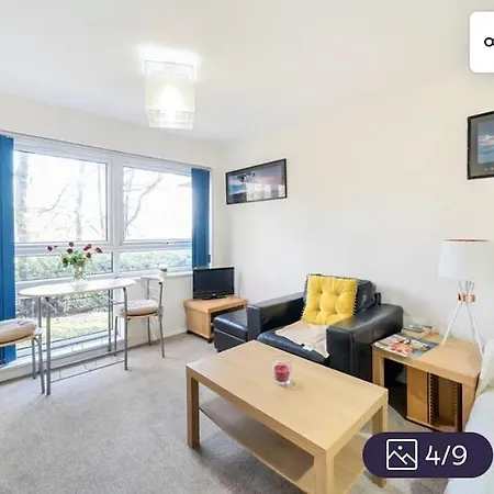 Three Bears Park Studio Flat *